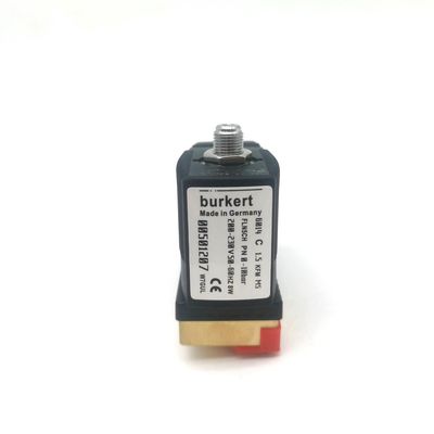 00295636 Elektromagnetisches Ventil Burkert G1/2 2/2 Normal geöffnet 12 Durchflussloch FKM Messingventilkörper AC220V 1-32bar