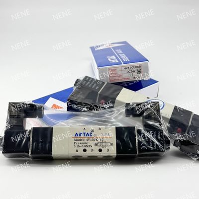 Ein solenoides Spulenventil AIRTAC 4V230P-08 für Druckanwendungen 5 Port 2 Position
