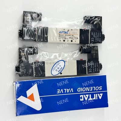 Ein solenoides Spulenventil AIRTAC 4V230P-08 für Druckanwendungen 5 Port 2 Position