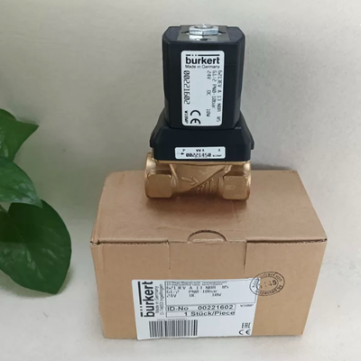 Messingkörper Burkert Solenoidventil 00221603, G1/2 2/2 Weg normal geschlossen, 13 Durchflussöffnung, NBR-Dichtung, -10 ~ 80 °C Arbeitstemperatur, AC24V 8W 0-10 Bar Druck