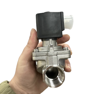 G1 G1 1/4 Weibliche Schleife Burkert 6281 Solenoidventilmodul 2/2 NC 25.0 Öffnungsgröße Eingebaute manuelle Steuerung Edelstahlkonstruktion FKM Dichtung DC24V/AC220V 00323979 00323980 00323982 00323984