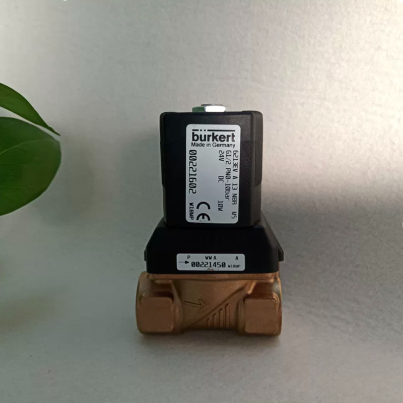 0–10 bar druckbeständiges Burkert 00221618 Magnetventil Typ 6213, NBR-Dichtung, 13 Öffnungen, G3/4-Gewinde, Messinggehäuse, DC24 V, 8 W, für Rohrleitungen von -10–80 °C
